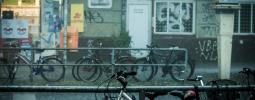 Jak jeździć na rowerze w deszczowe i chłodne dni?
